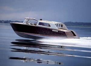 inboard runabout / dual-console / classic / with cabin