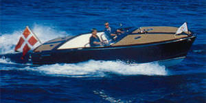 inboard runabout / dual-console / classic / with cabin