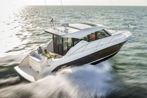 IPS POD express cruiser / hard-top / classic / 4-berth