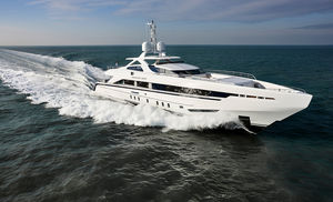 flybridge super-yacht / aluminium / semi-displacement hull / 5-cabin