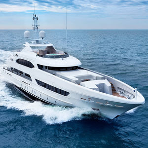 cruising mega-yacht / classic / wheelhouse / steel