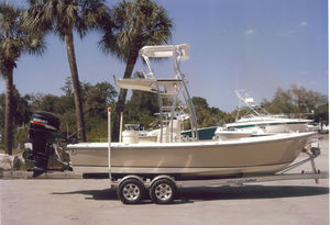 outboard bay boat / flybridge / center console / sport-fishing