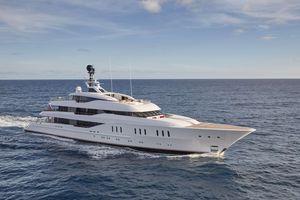 cruising mega-yacht / raised pilothouse / with helideck