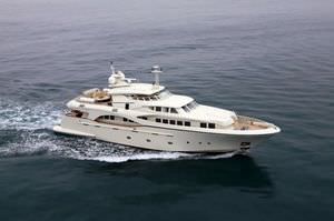 classic luxury super-yacht / wheelhouse / displacement / custom