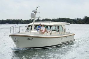 inboard express cruiser / diesel / hard-top / canal