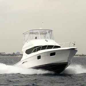 inboard express cruiser / diesel / twin-engine / flybridge