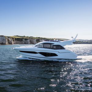 cruising motor yacht / flybridge / 3-cabin