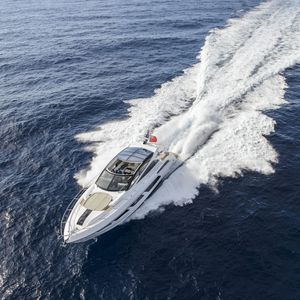 cruising motor yacht / hard-top / planing hull / 3-cabin
