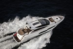 high-performance motor yacht / hard-top / displacement / 4-cabin