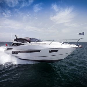 cruising motor yacht / hard-top / planing hull / 4-cabin