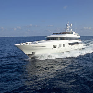 high-speed mega-yacht / raised pilothouse / aluminum / custom