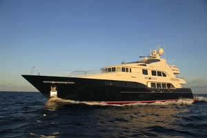 cruising super-yacht / raised pilothouse / aluminum / displacement hull