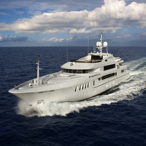 high-speed mega-yacht / wheelhouse / steel
