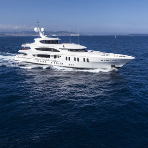 cruising mega-yacht / raised pilothouse / aluminum / semi-displacement hull