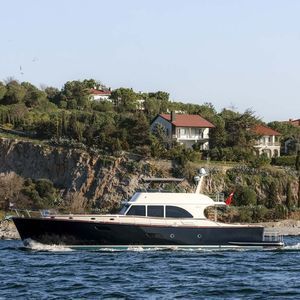 Classic Motor Yacht 55 Vicem Yachts Downeast Classic Hard Top