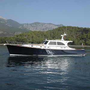 classic motor yacht / downeast / wheelhouse / epoxy