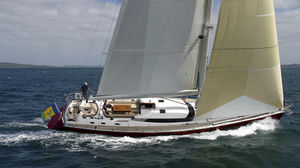 cruising sailing yacht / deck saloon