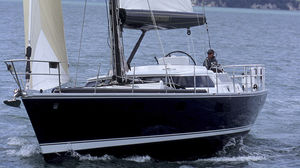cruising sailing yacht / deck saloon