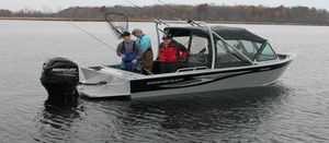 outboard bay boat / dual-console / sport-fishing / 6-person