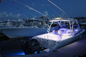 outboard runabout / twin-engine / bowrider / dual-console