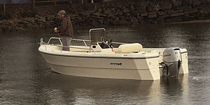 center console monohull boat / sport-fishing
