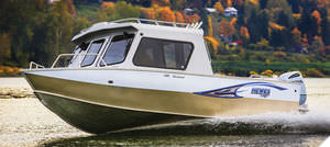 inboard cruising fishing boat / 10-person max.