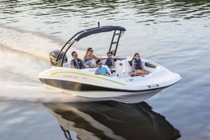 outboard deck boat / wakeboard / 10-person max.
