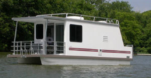 outboard houseboat / canal / custom