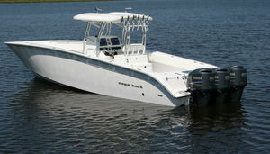center console monohull boat / outboard / sport-fishing / with T-top