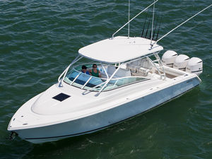 center console monohull boat / triple-engine / sport-fishing / with cabin
