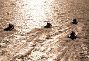 outboard inflatable boat / semi-rigid / center console
