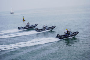 outboard inflatable boat / semi-rigid / center console