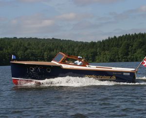 inboard center console boat / classic / with cabin