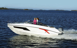 outboard day cruiser / 10-person max.