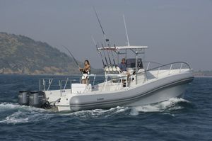 outboard inflatable boat / twin-engine / rigid / center console