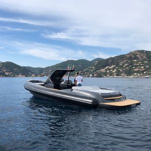 inboard inflatable boat / rigid / center console / hard-top