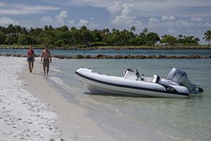 outboard inflatable boat / semi-rigid / side console