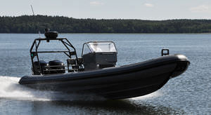 outboard inflatable boat / twin-engine / rigid / center console