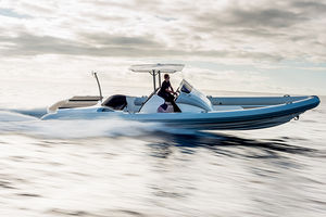 inboard inflatable boat / rigid / center console / sundeck
