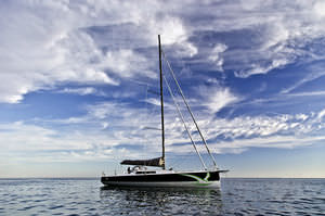 cruising sailboat / open transom / lifting keel