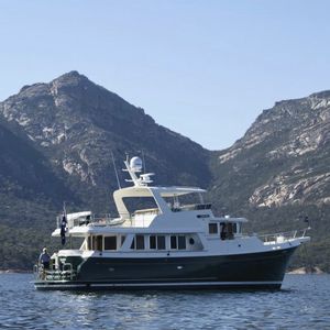 cruising motor yacht / trawler / flybridge / 3-cabin