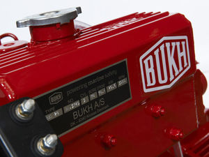 diesel ship engine / direct fuel injection