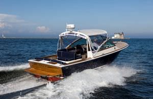 inboard runabout / dual-console / sport-fishing / classic