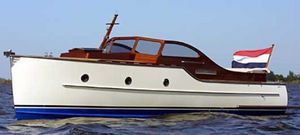 inboard runabout / classic / with cabin