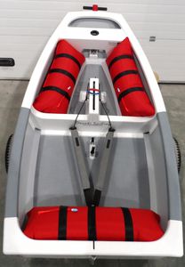 single-handed sailing dinghy / children's / regatta / catboat