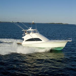 sport-fishing motor-yacht / convertible / flybridge / displacement hull