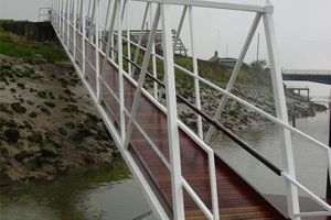 dock gangways / standard / with handrails / aluminum