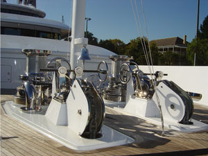 yacht windlass / vertical / hydraulic / double-drum