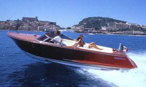 inboard runabout / classic