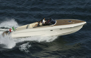 inboard runabout / dual-console / classic / with cabin